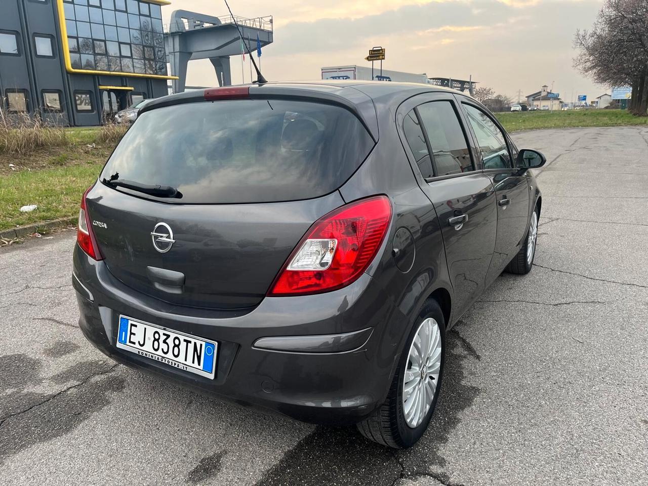 Opel Corsa 1.2 5 porte Club