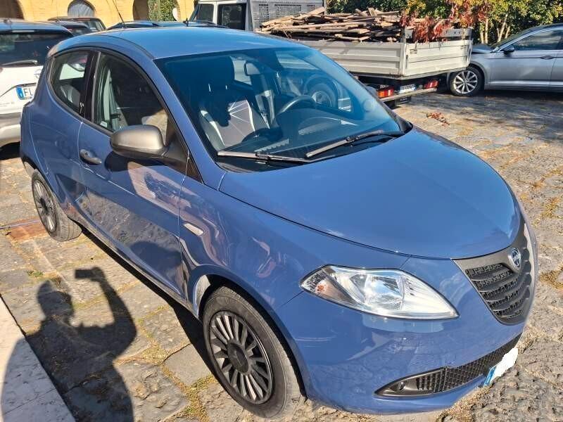 Lancia Ypsilon 0.9 TwinAir 85 CV 5 porte Metano Ecochic