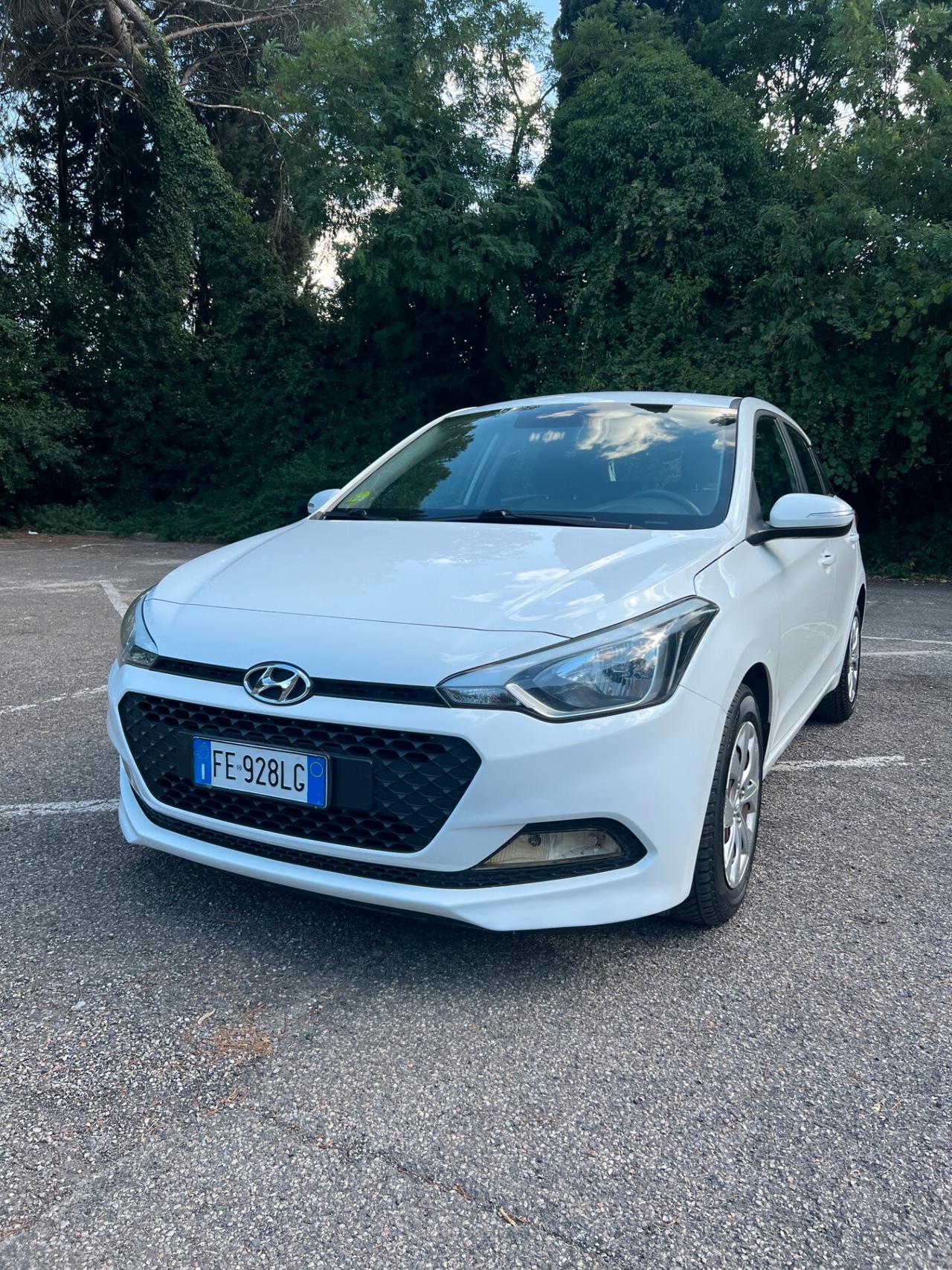 ADATTA PER NEOPATENTATI Hyundai i20 1.2 5 porte Classic