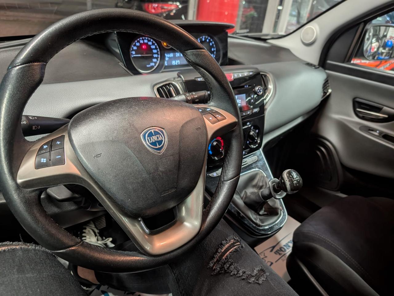 Lancia Ypsilon 0.9 TwinAir 85 CV 5 porte Metano