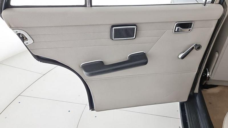 Mercedes-Benz W115 200 200 8 - condizioni impeccabili