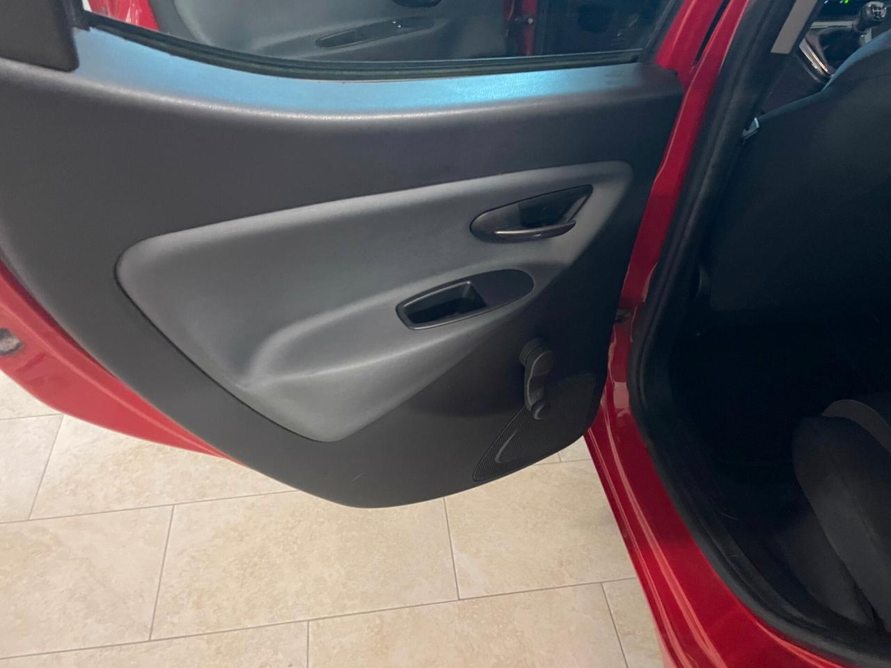 Lancia Y Ypsilon 1.2 Silver Tagliandata Distribuzione Neopatentati