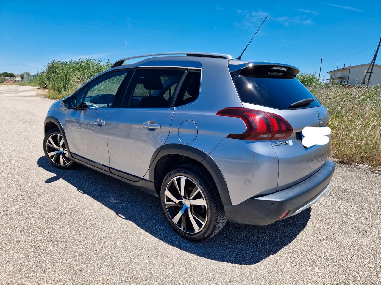 Peugeot 2008 BlueHDi 100 Allure