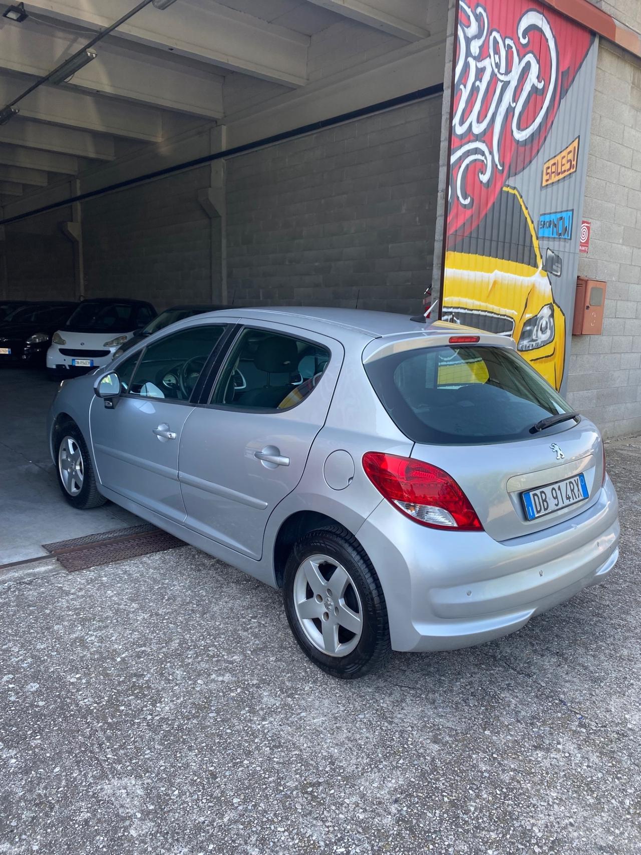 Peugeot 207 1.4 HDi 70CV 5p. XT Neopatentati