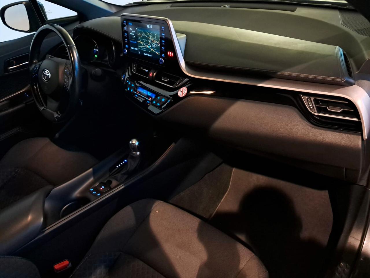 Toyota C-HR 1.8 Hybrid E-CVT Business