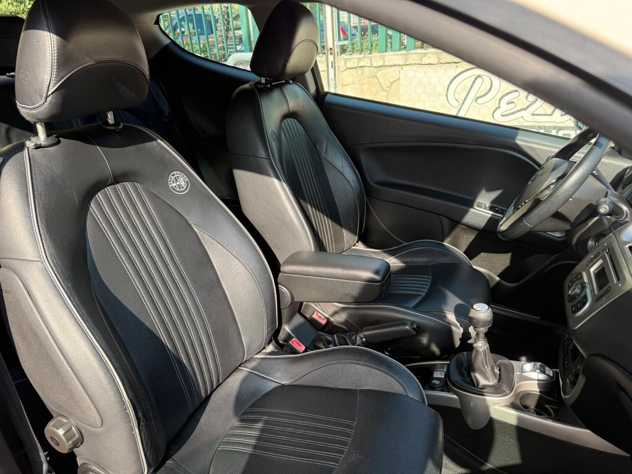 Alfa Romeo MiTo 1.6 JTDm-2 S&S Distinctive Sport Pack