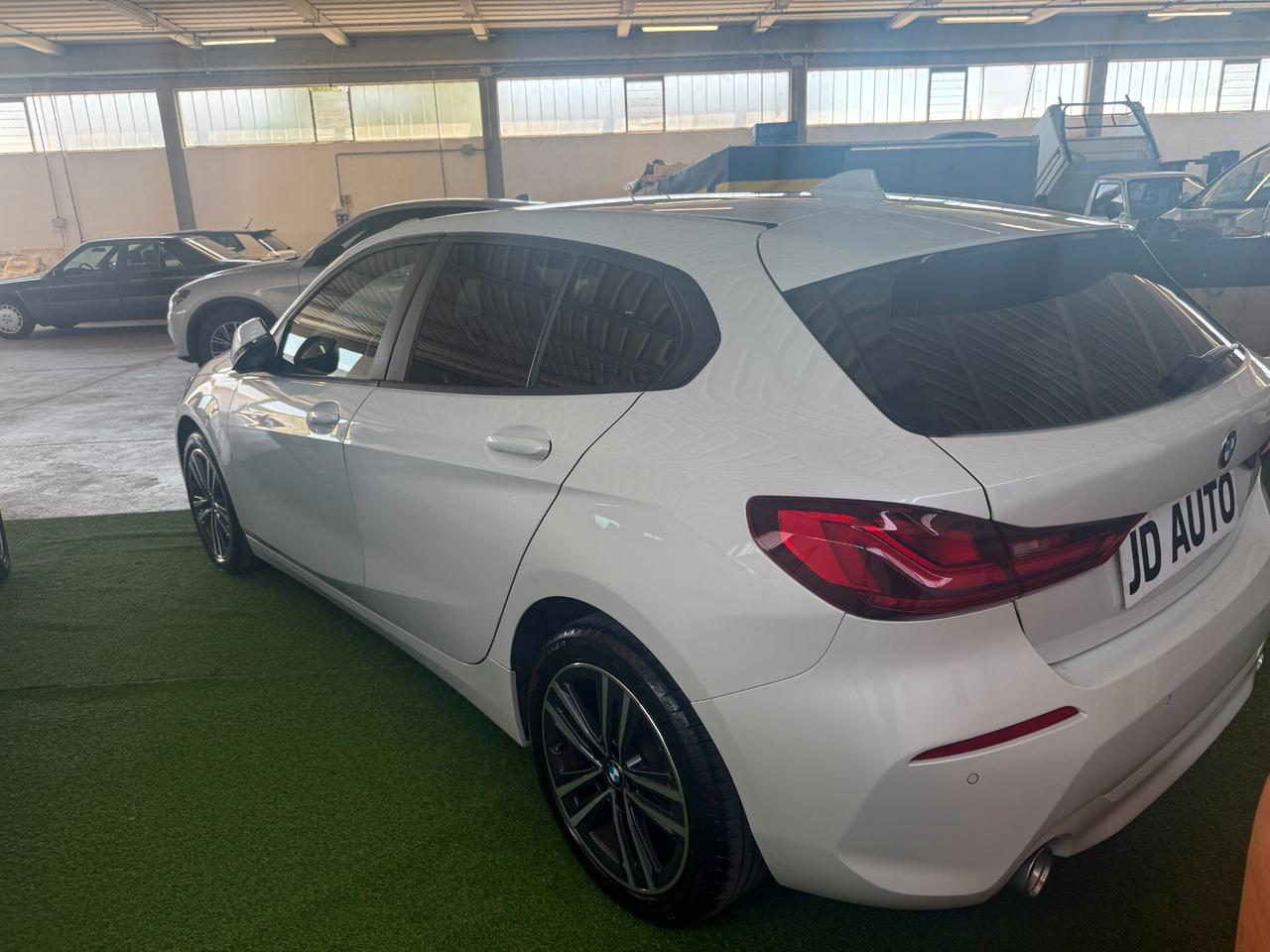 Bmw 118 118d 5p. Business Advantage