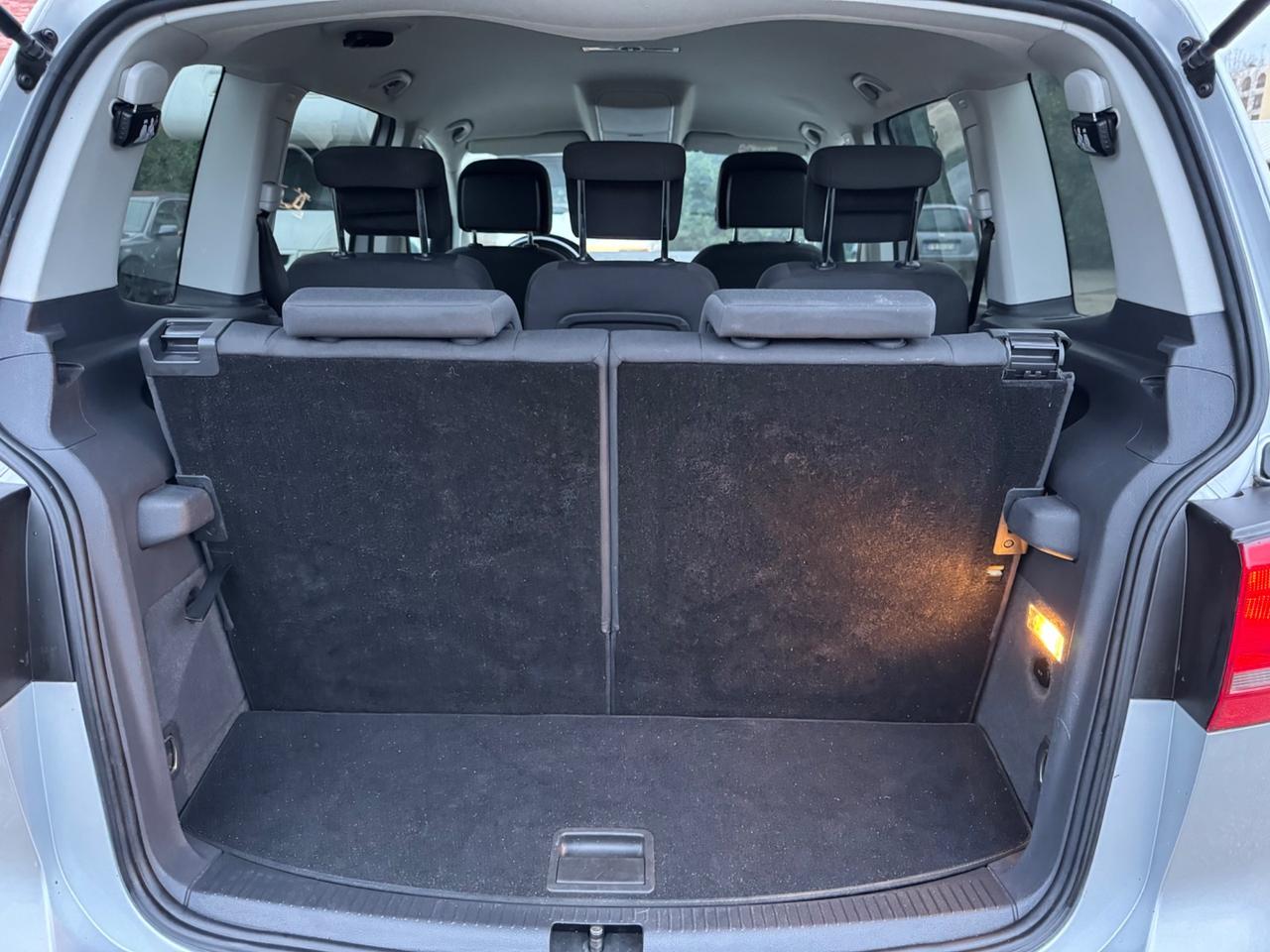 Volkswagen Touran 1.6 TDI DSG Business 7 posti 2015