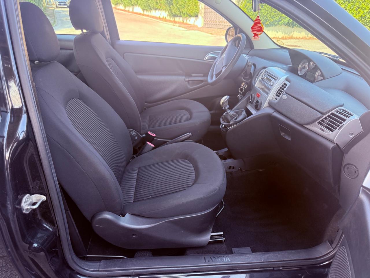 Lancia Ypsilon restayling 1.2 benzina Unicaproprietà