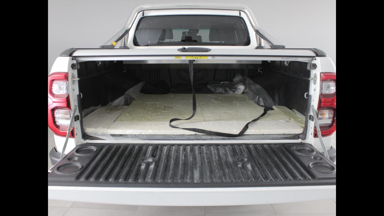 TOYOTA Hilux IV 2019 - Hilux 2.4 d-4d C&C 4x2 Hilux my19