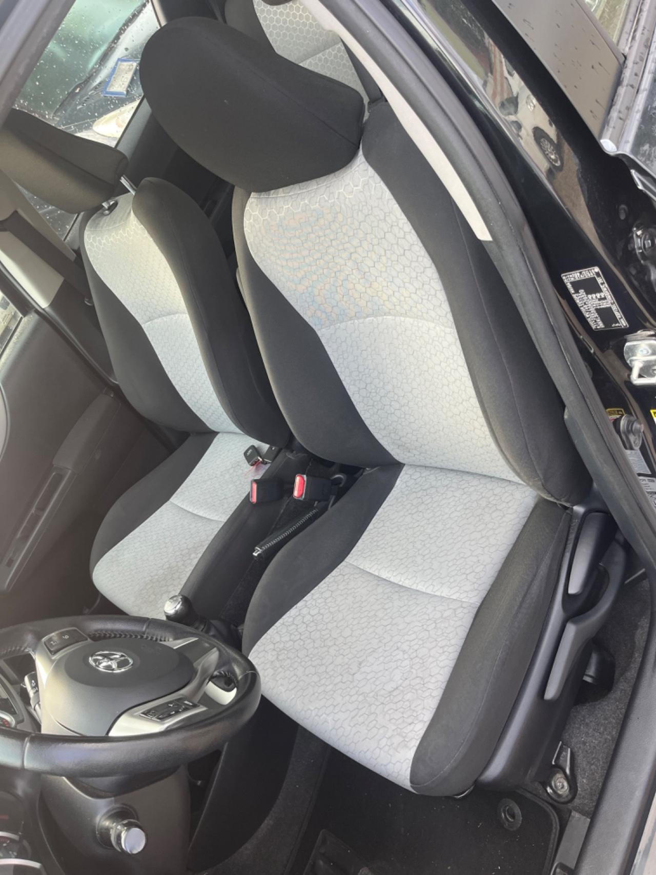 Toyota Yaris 1.0 5 porte Lounge 2012