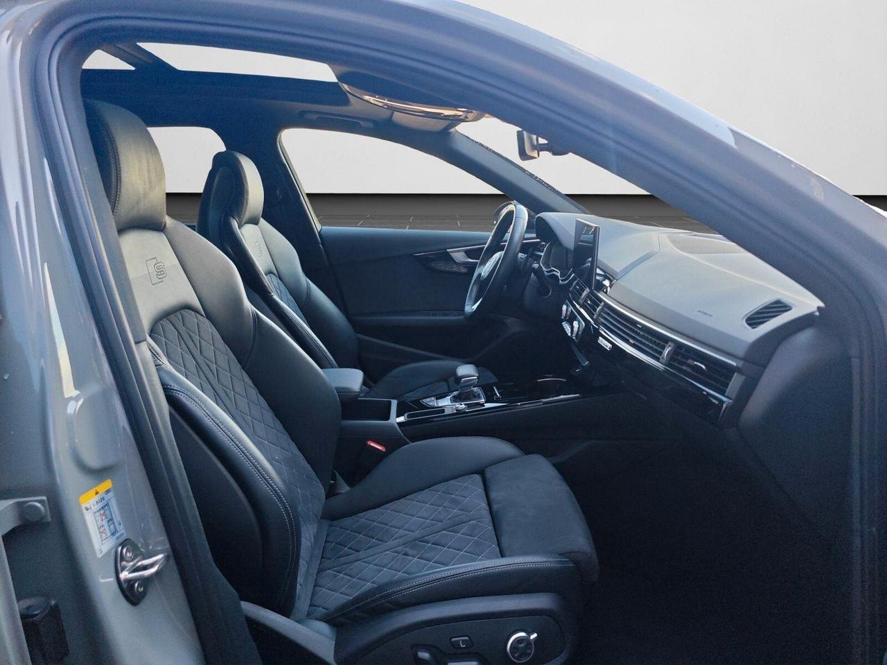 Audi A4 40 TFSI S tronic line edition