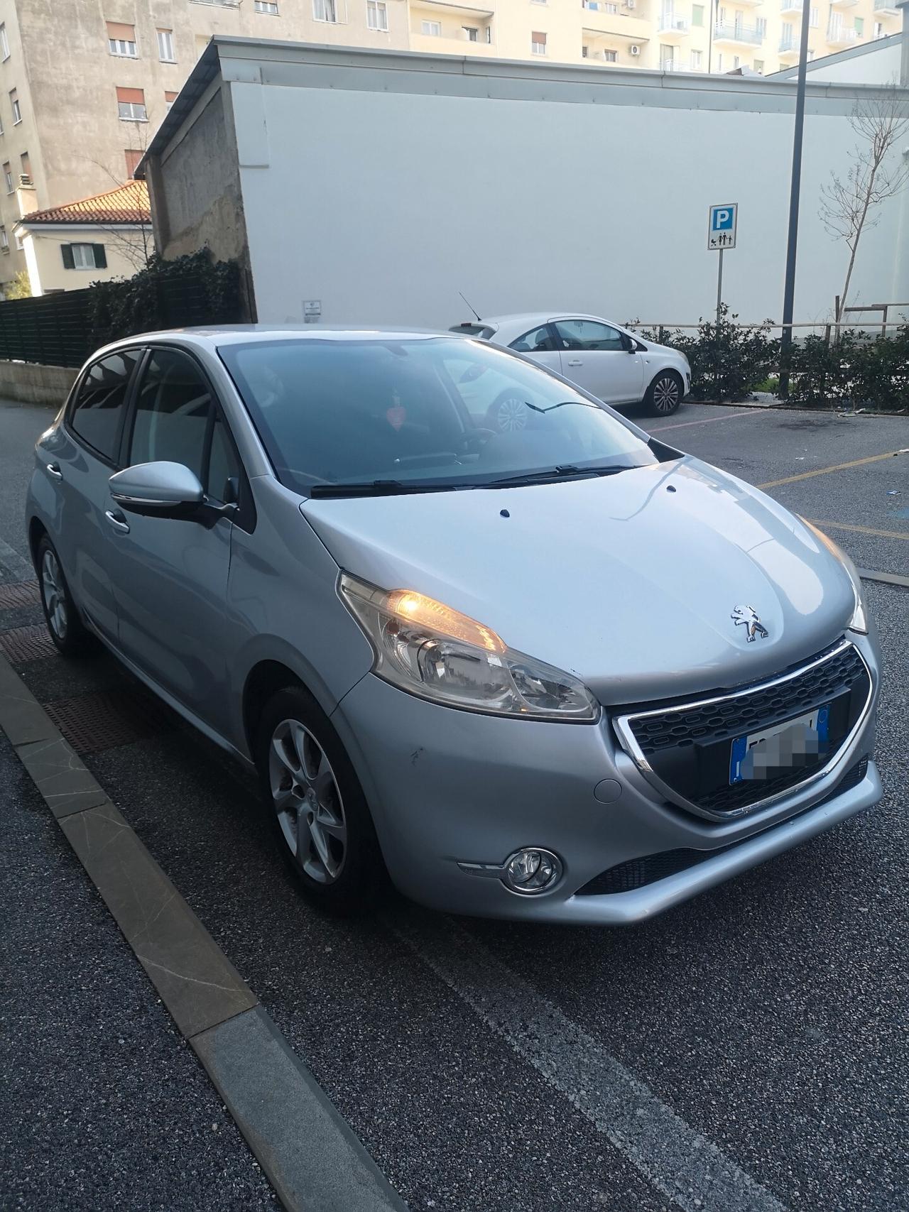 Peugeot 208 1.2 benz - Garanzia 12 Mesi