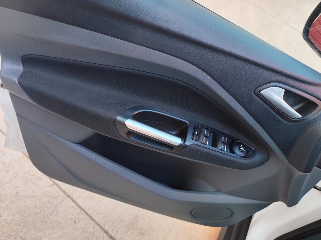 Ford C-Max 1.6 TDCi 115CV GANCIO DI TRAINO