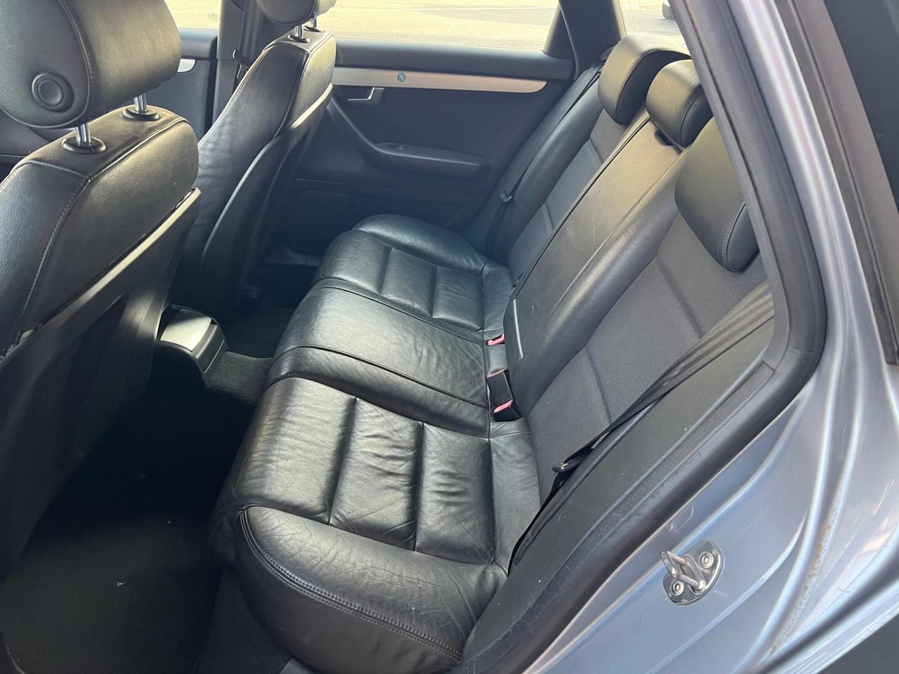 Audi A4 2.0 16V TDI S-LINE