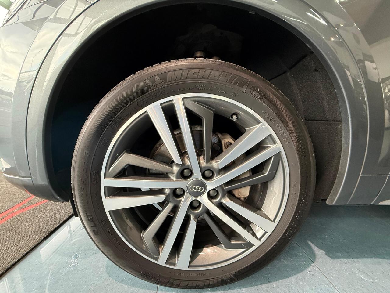 Audi Q5 2.0 TDI quattro S -LINE