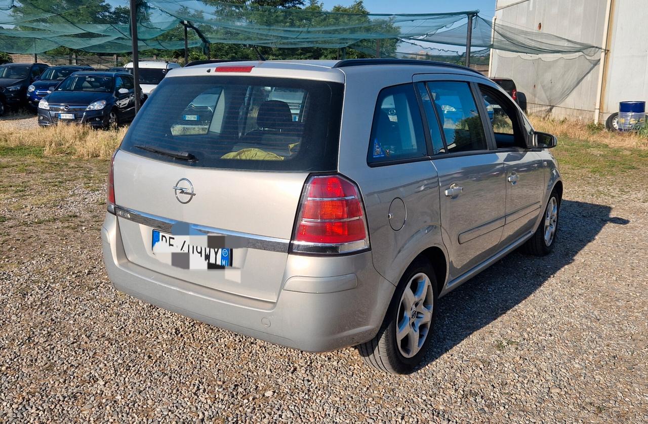 Opel Zafira 1.6 16V Twinport Cosmo