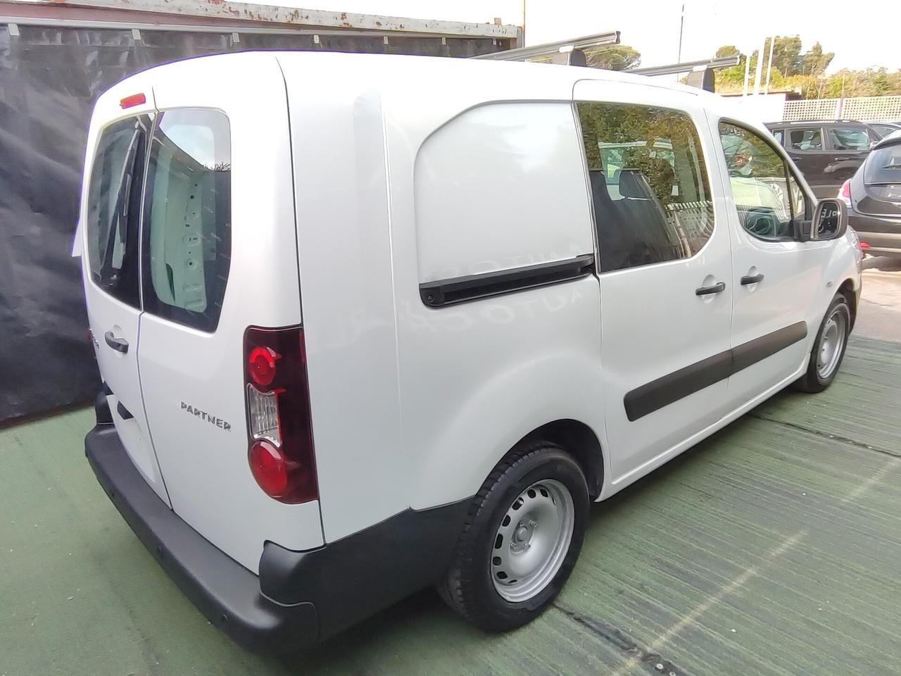 Peugeot Partner maxi prolungato 5 posti