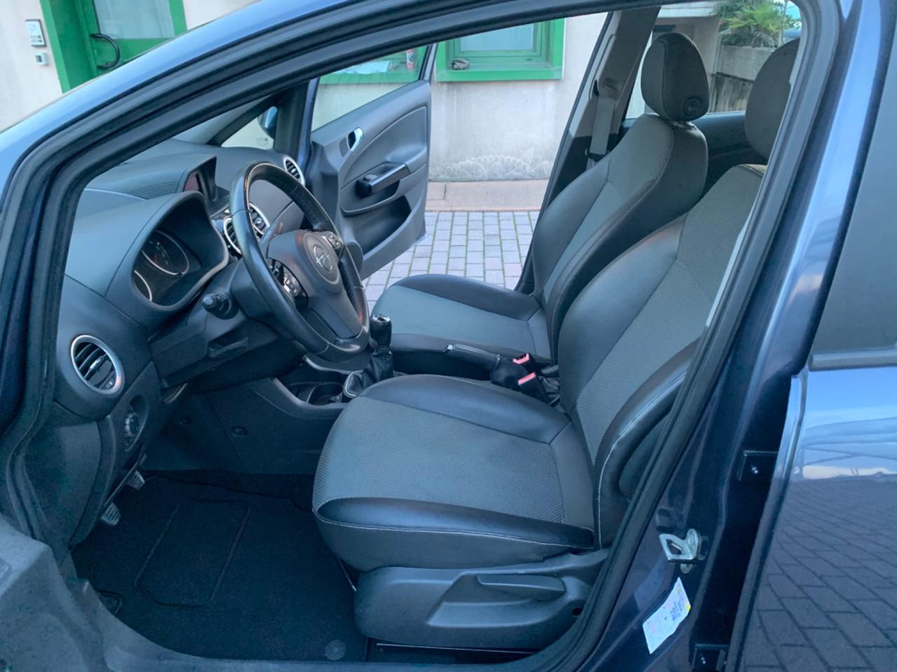 Opel Corsa 1.4 16V 5 porte Cosmo