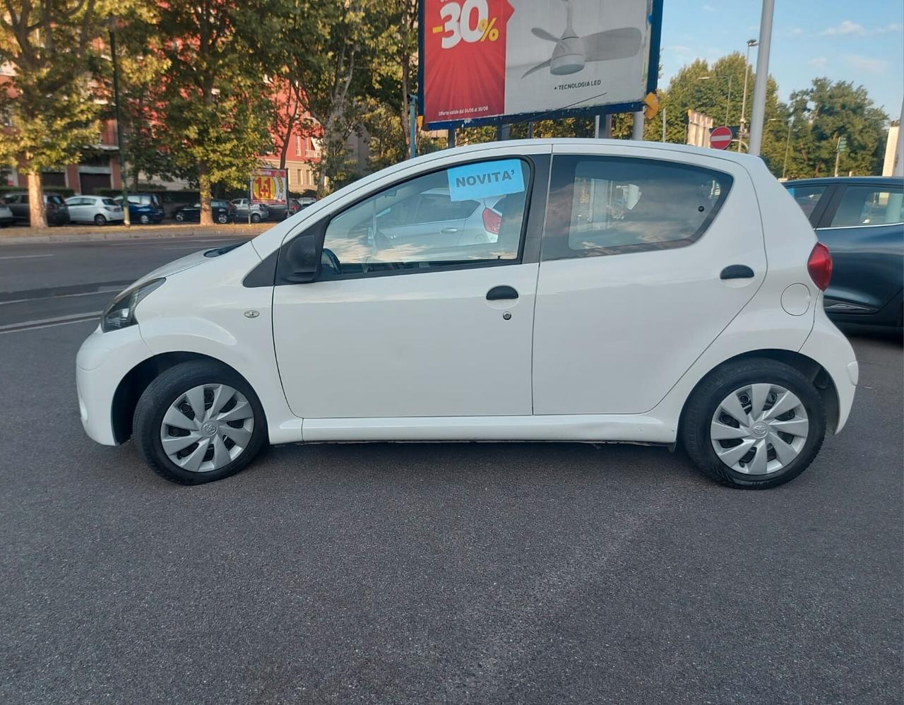 Toyota Aygo - con SENSORI DI PARCHEGGIO