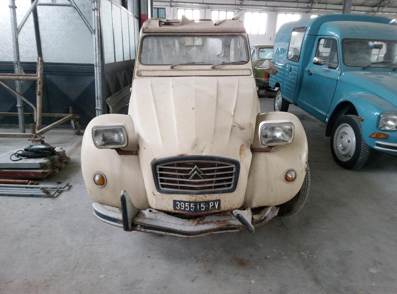 Citroen 2CV Special 400