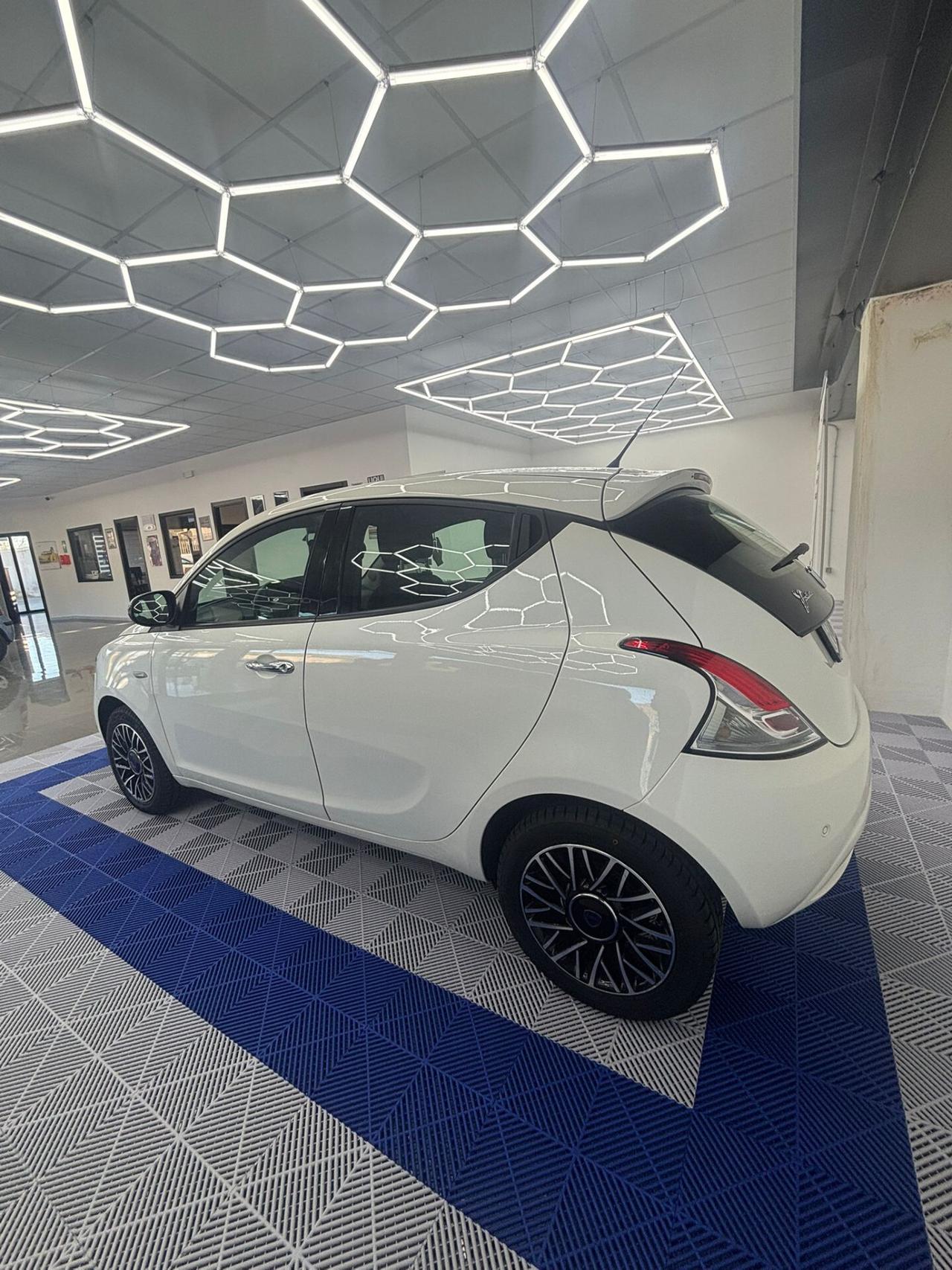 Lancia Ypsilon 1.2 69 CV 5 porte S&S Gold