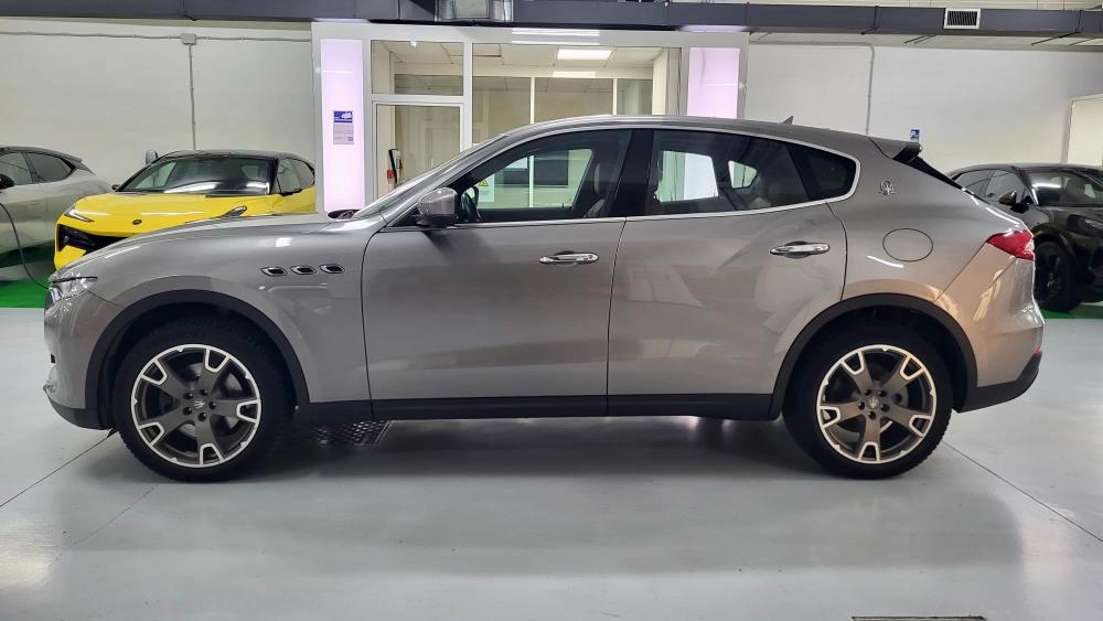 Maserati Levante 3.0 V6 275cv auto