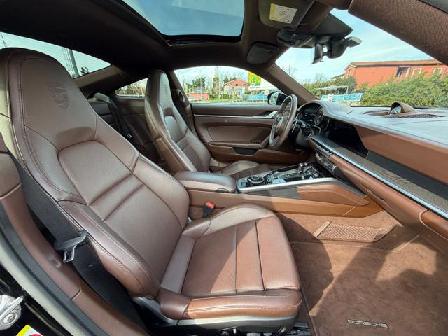 PORSCHE 911 Carrera 4S