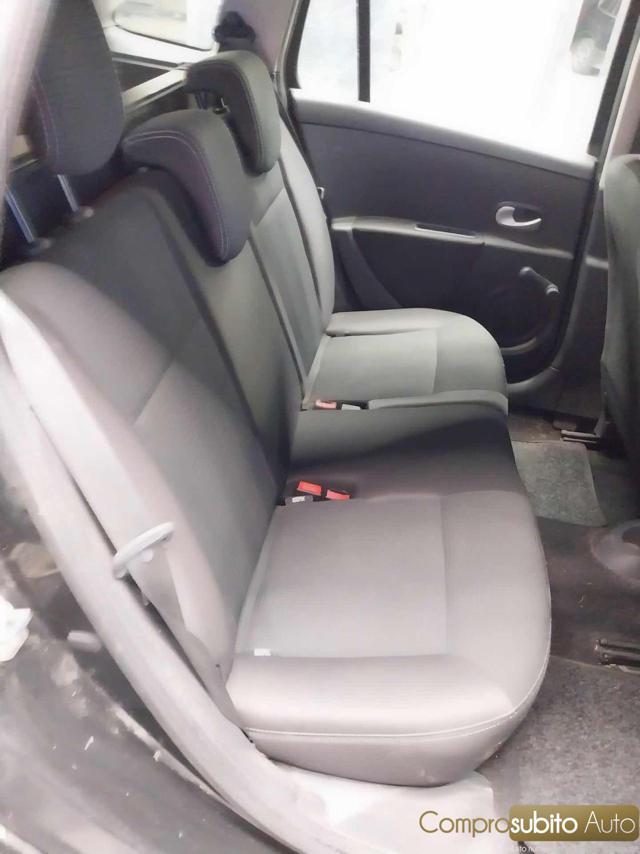 RENAULT Clio 1.2 16V SporTour Confort
