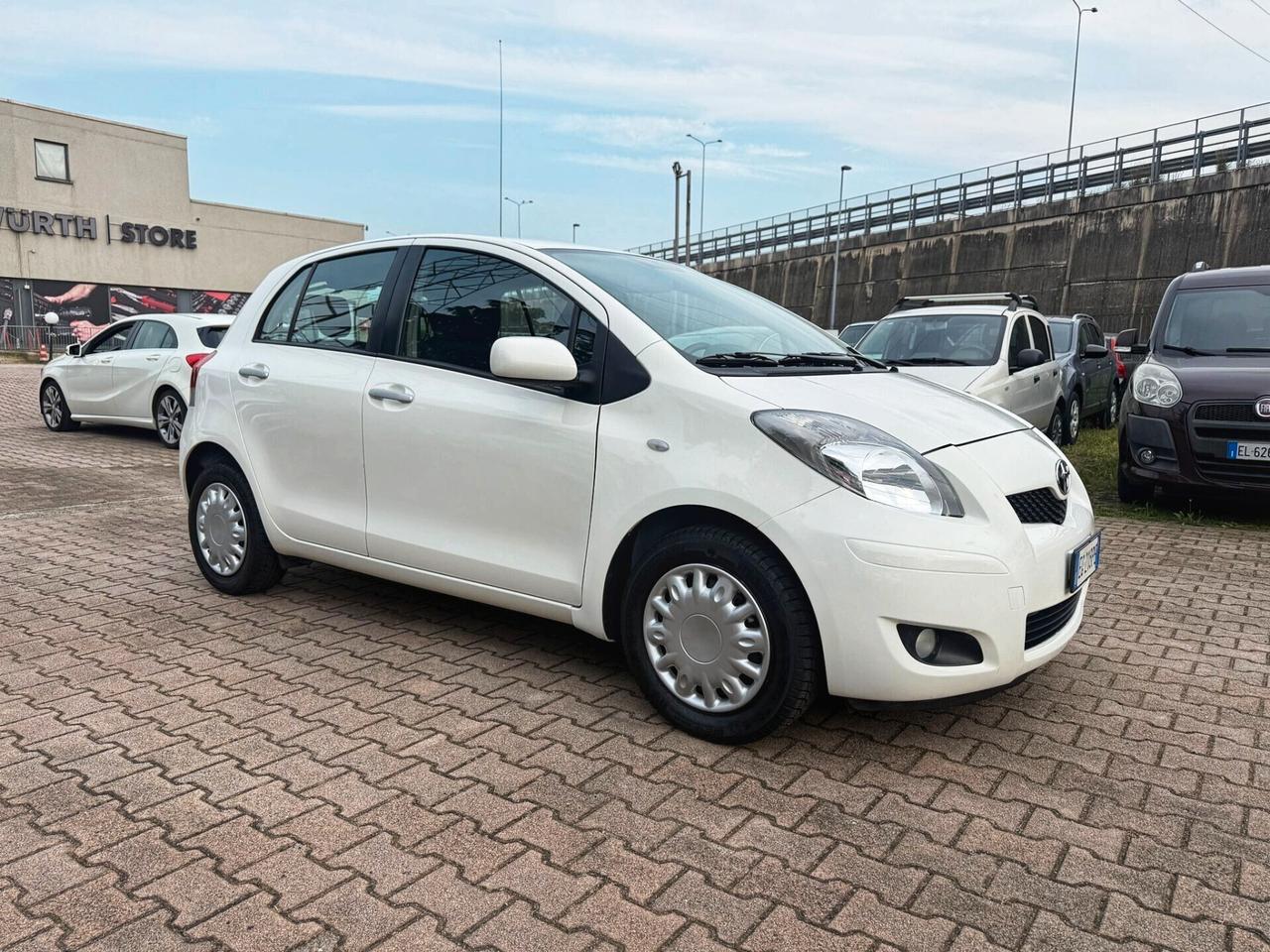 Toyota Yaris 1.3 5 porte Sol OK NEOPATENTATI