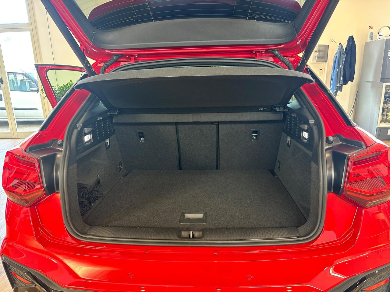 Audi Q2 35 TFSI Identity Black S-Line plus