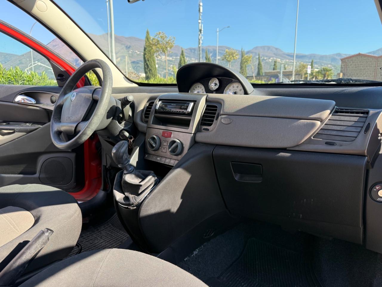 Lancia Ypsilon 1.2 Benzina 12 Mesi di garanzia