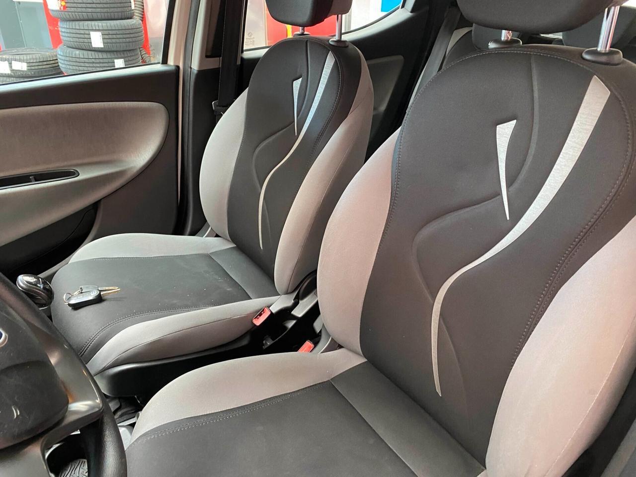 Lancia Ypsilon 1.2 69 CV 5 porte GPL Ecochic Silver