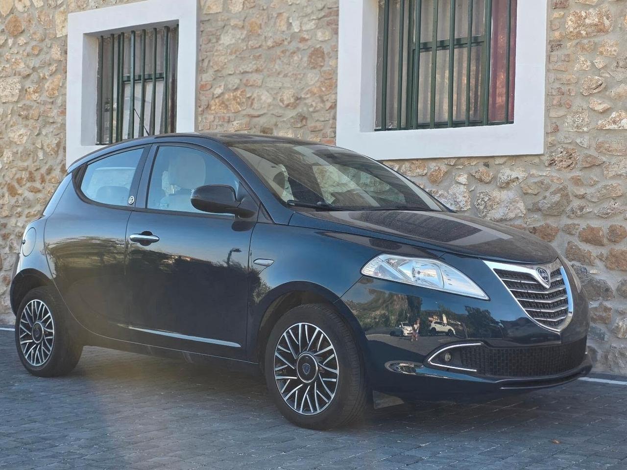 Lancia Ypsilon 1.2 69 CV 5 porte Gold