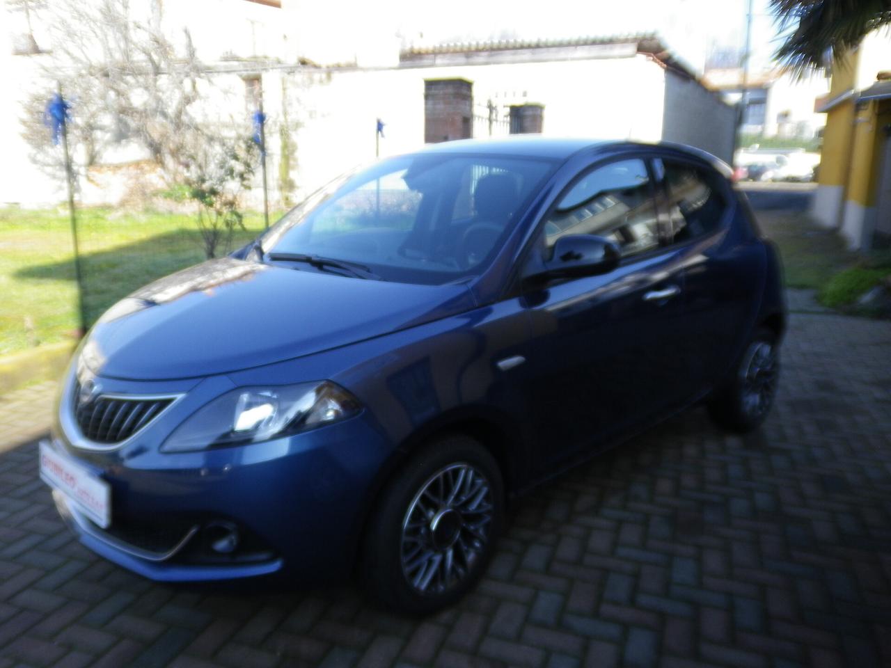 Lancia Ypsilon 1.0 FireFly 5 porte S&S Hybryd Gold - KM 1.800 !!! PARI AL NUOVO