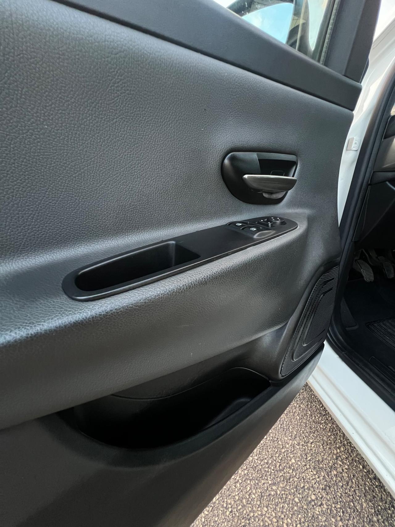 Lancia Ypsilon 1.3 MJT 16V 95 CV 5 porte S&S Silver