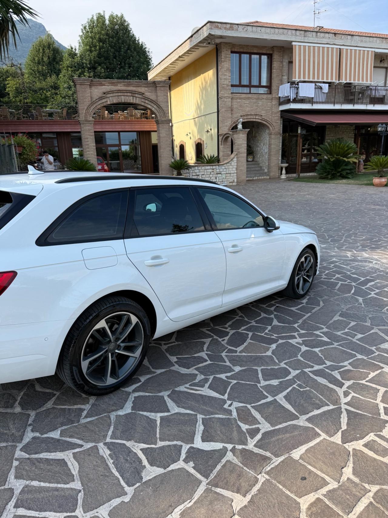Audi A4 Avant 2.0 TDI 150 CV ultra Business Sport