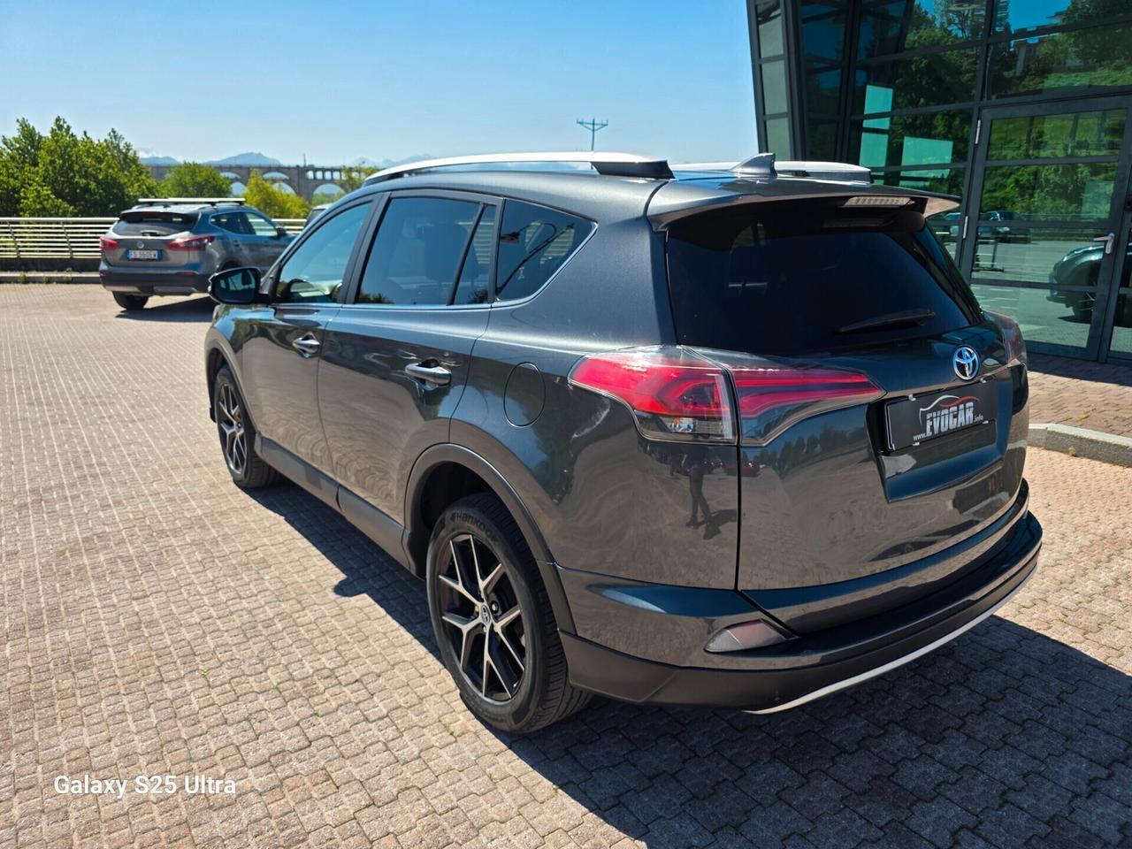 toyota rav4 2.0 D-4D valutiamo usato