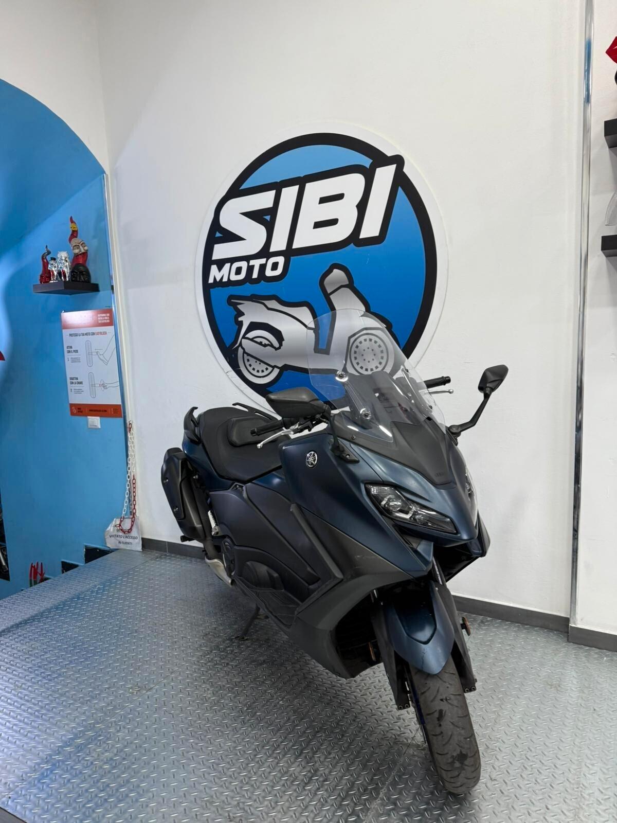 YAMAHA T-MAX 560