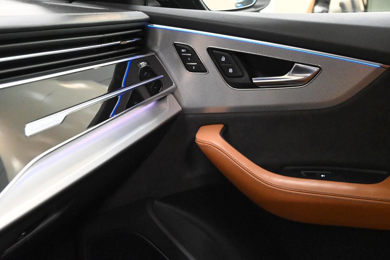 AUDI Q8 RS Q8 TFSI V8 quattro tiptronic