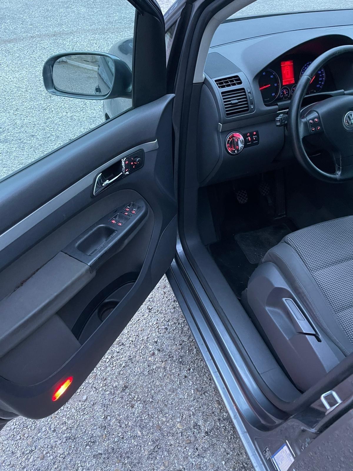 Volkswagen Touran 2.0 - 7 POSTI