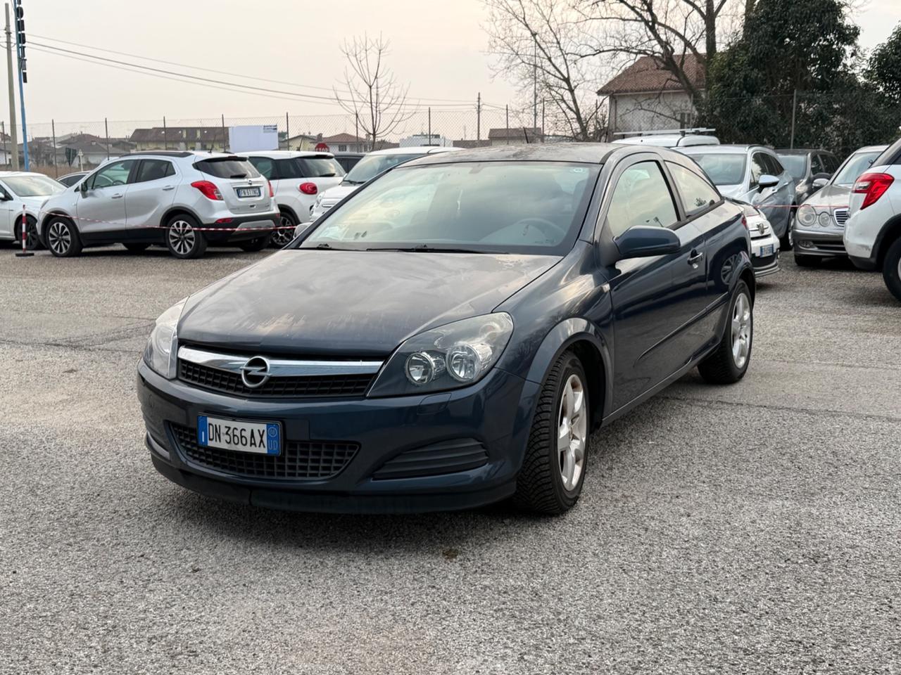 Opel Astra GTC 1.4 16V Twinport 3 porte Enjoy