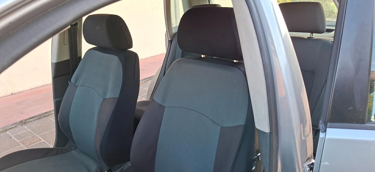 Volkswagen Polo 1.2/70CV 12V 5p. United x Neopatentati