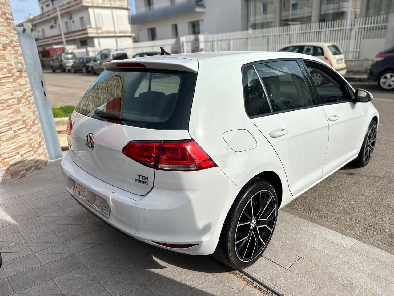 Volkswagen Golf 1.6 TDI 110 CV -2016 NAVI/18"