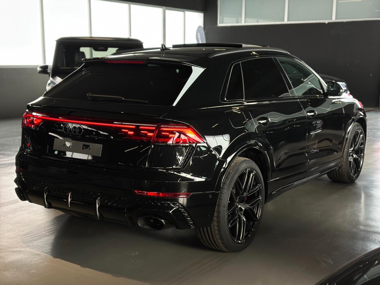 Audi Q8 RS SUV performance 471 kW tiptronic