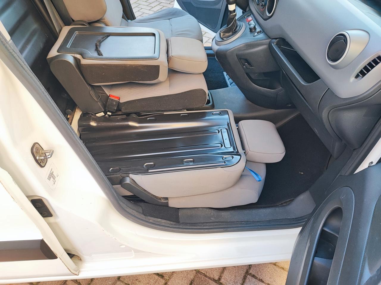 Peugeot Partner 3 Posti Euro 6 IVA COMPRESA