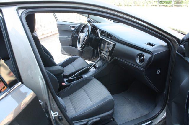 TOYOTA Auris Touring Sports 1.8 Hybrid Lounge