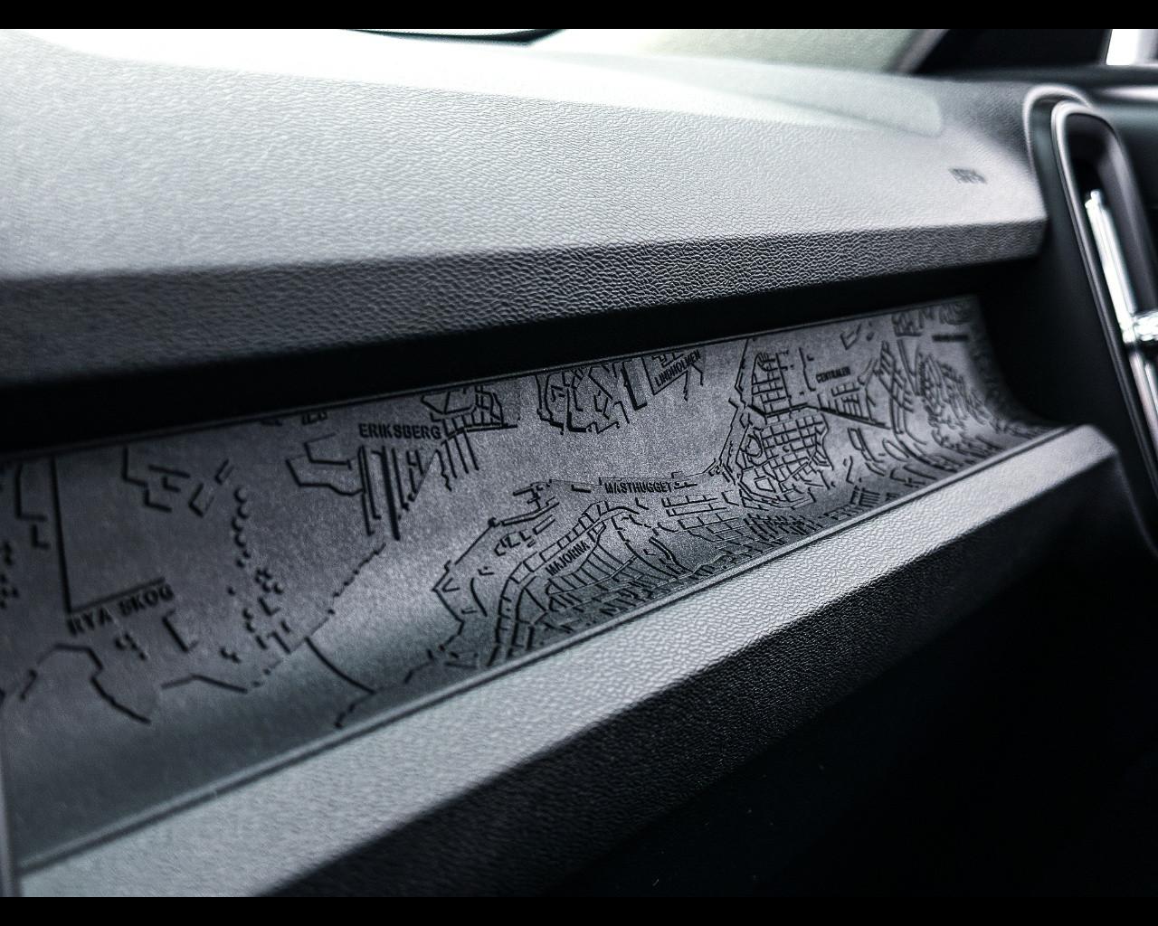 VOLVO XC40 (2017-->) - XC40 T2 Essential