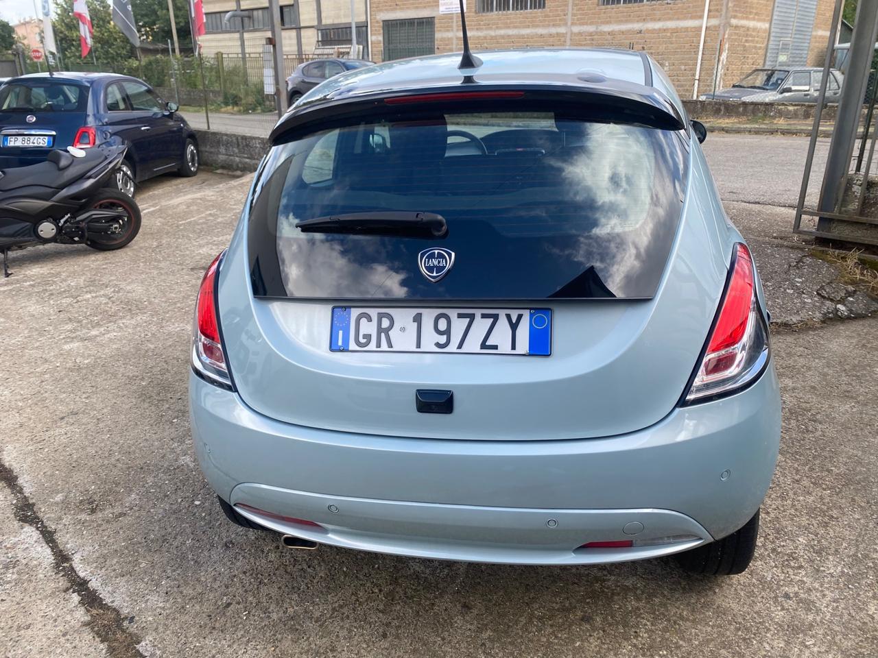 Lancia Ypsilon 1.0 FireFly 5 porte S&S Hybrid Gold