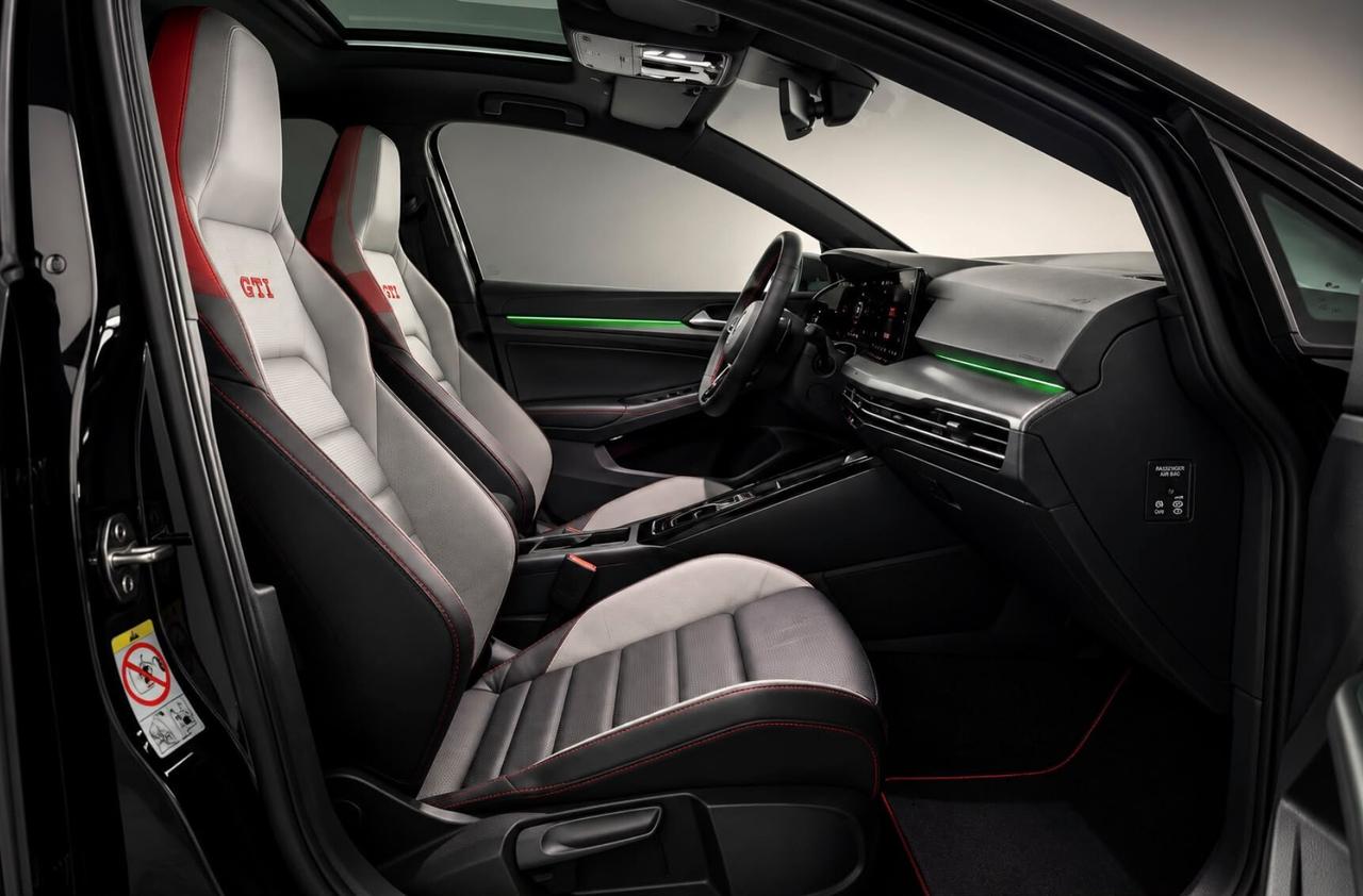 Volkswagen Golf GTI black style